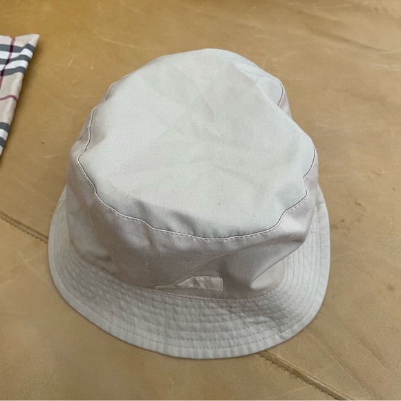 BURBERRY Women's Classic Reversible Bucket Hat In Nova Check - Picture 2 of 6